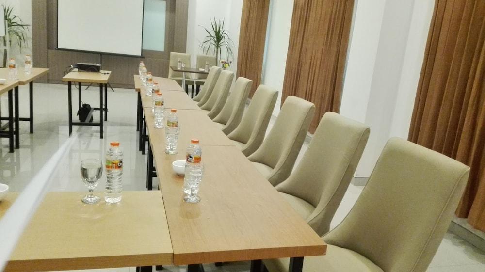 Midtown Xpress Sampit - Kalimantan Tengah Exteriör bild